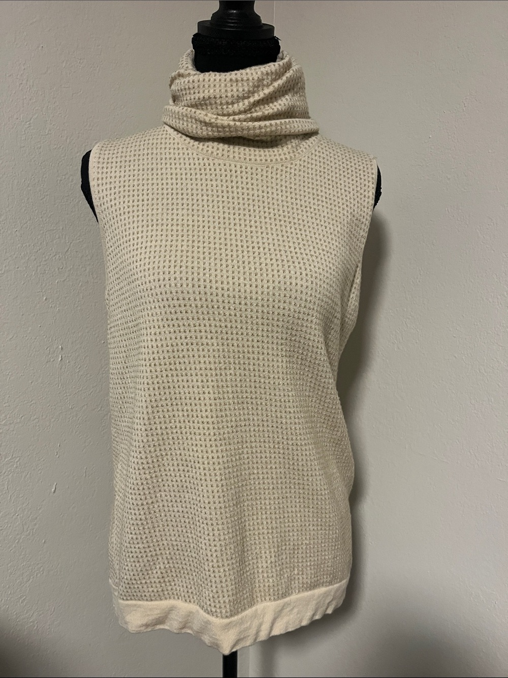 Armani Collezioni Cream Knit Sleeveless Sweater-Size 14-Merino Wool Blend